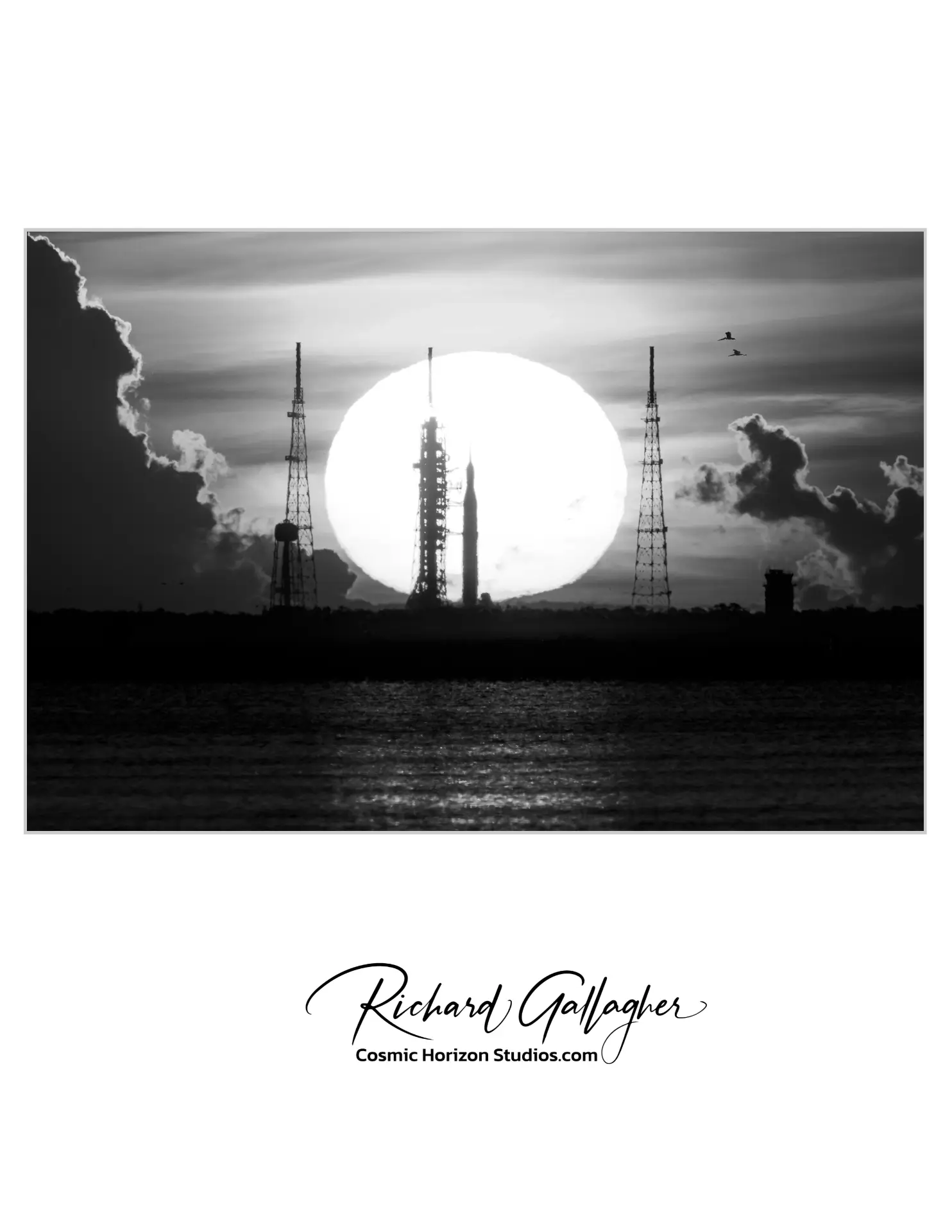  Sunrise Elegance [Monochrome] - Artemis  - NASA