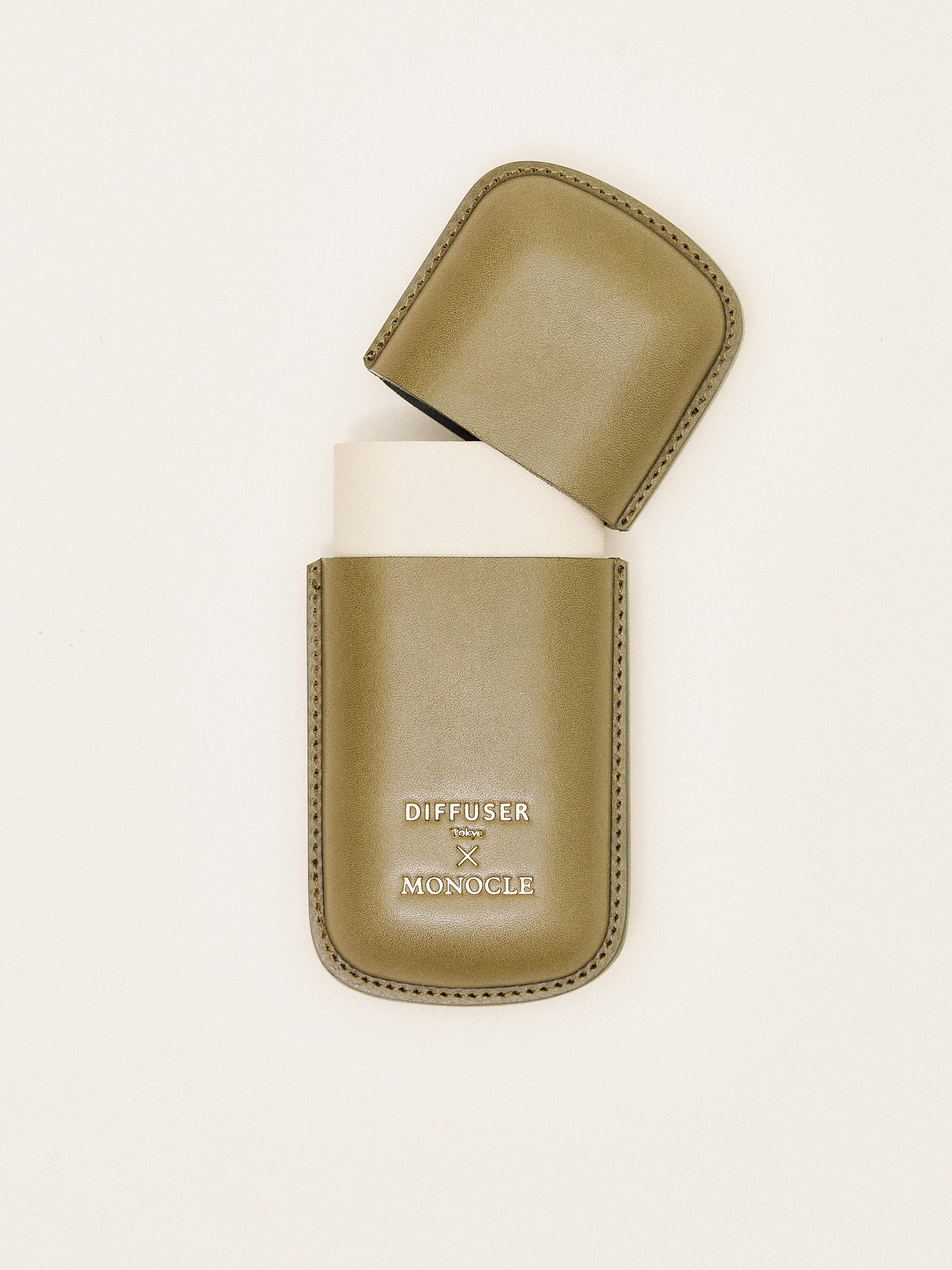 【限定品】DIFFUSER×MONOCLEコラボ メガネケース Leather eyewear case - Accessories - Shop - Monocle