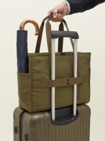 Travel tote