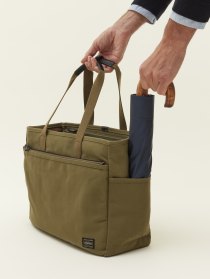 Travel tote