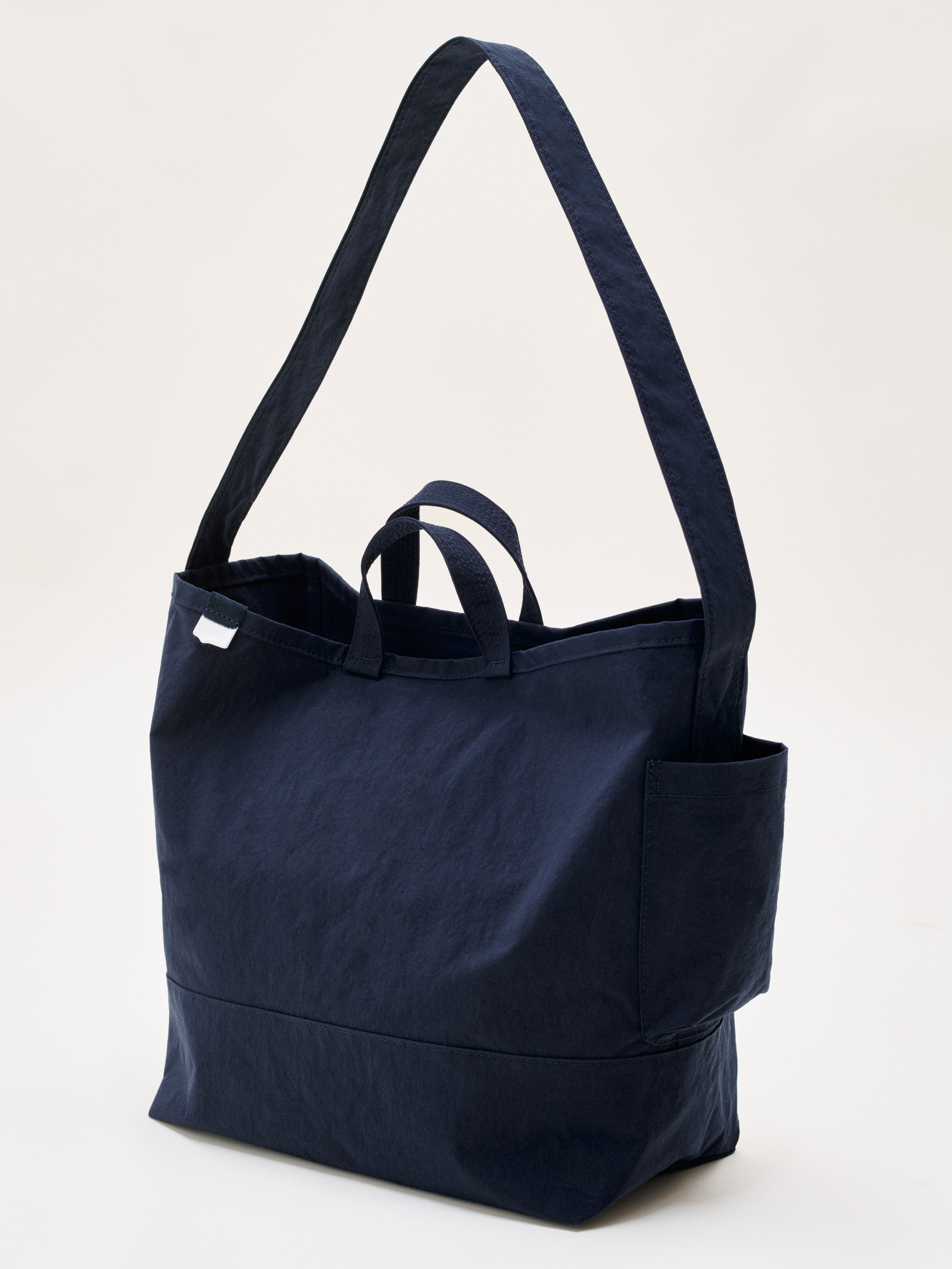 Side pocket tote