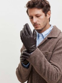 Leather gloves