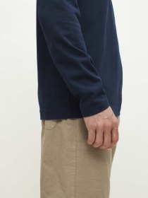 Long-sleeved T-shirt