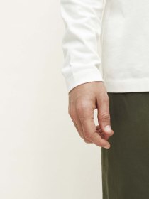 Long-sleeved T-shirt