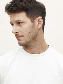 Long-sleeved T-shirt