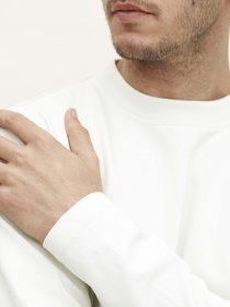 Long-sleeved T-shirt