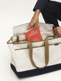 Correspondent bag