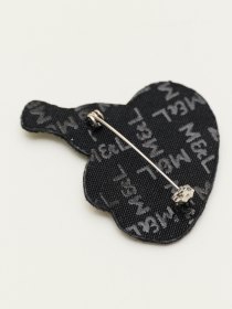Wine-bottle brooch 