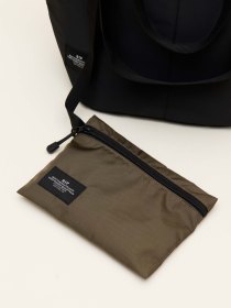 Zipper duffle bag