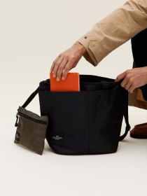 Zipper duffle bag