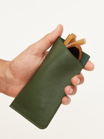 Leather sunglasses case - olive