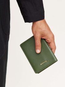 Leather passport holder - olive
