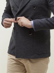 Lightweight travel blazer 