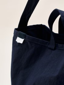 Side pocket tote