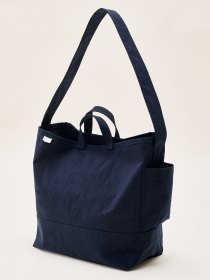 Side pocket tote