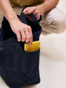 Side pocket tote