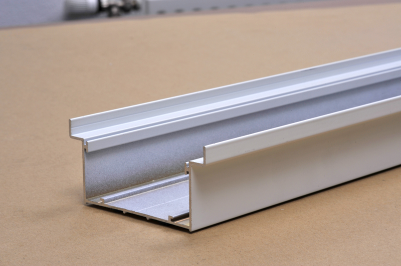 Alu halve terugliggende plint 4000mm wit