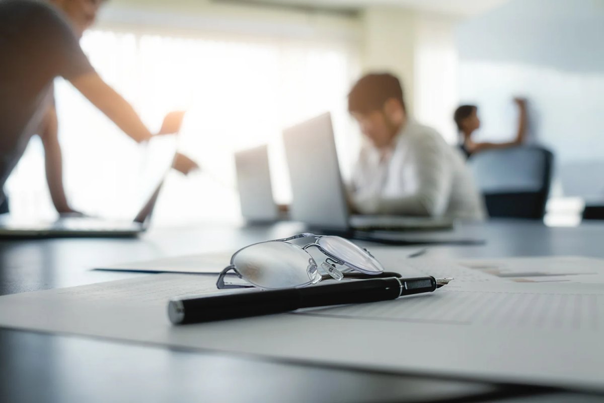 ¿Pasas largas jornadas sentado?, efectos negativos y soluciones