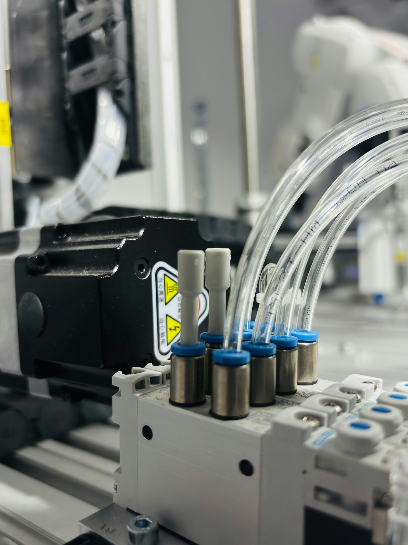 Pneumatic and hydraulic components